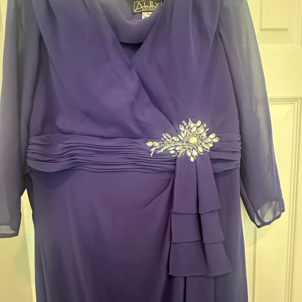Elegant Purple Evening Gown with Brooch size 14 - Picture 2 of 5